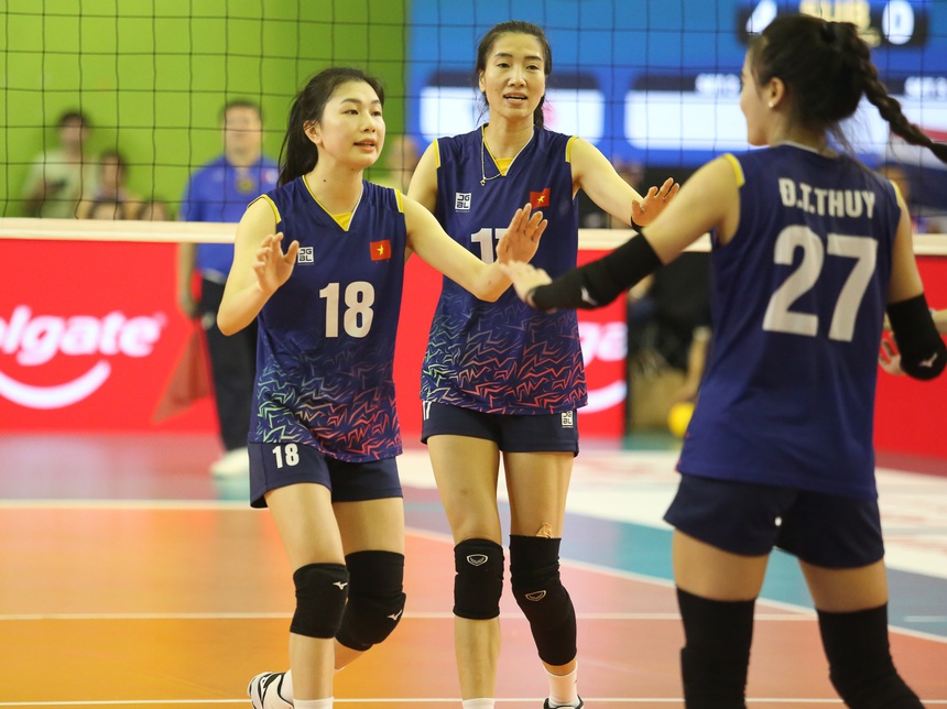 Phạm Thị Hiền (số 18) nhường chỗ cho Thanh Thúy ở ASIAD 19