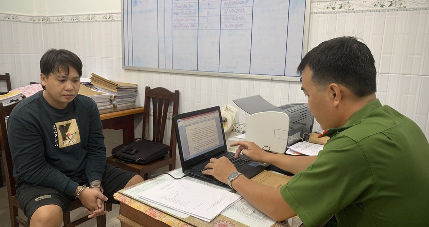 Tạm giữ hình sự đối tượng để điều tra tội giết người do mâu thuẫn tại quán bar - Ảnh 1. Tạm giữ hình sự đối tượng để điều tra tội giết người do mâu thuẫn tại quán bar - Ảnh 1.