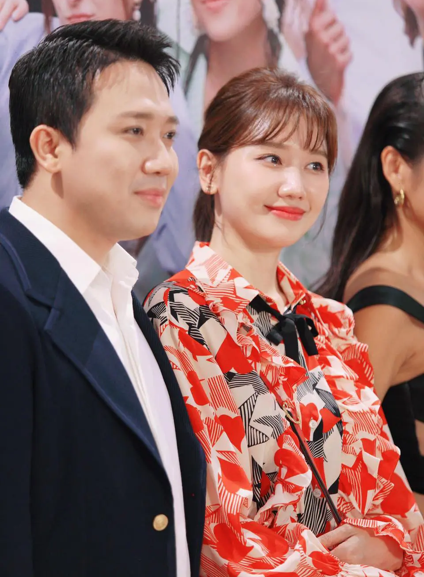 Hari Won kể về lần hẹn hò đầu tiên với Trấn Thành: Không ổn lắm nên phải gọi thêm bạn - Ảnh 1. Hari Won kể về lần hẹn hò đầu tiên với Trấn Thành: Không ổn lắm nên phải gọi thêm bạn - Ảnh 1.