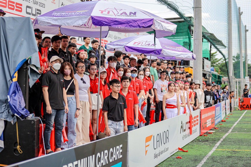 "Người hùng" futsal Việt Nam thể hiện đẳng cấp ở sân "phủi" - Ảnh 3.