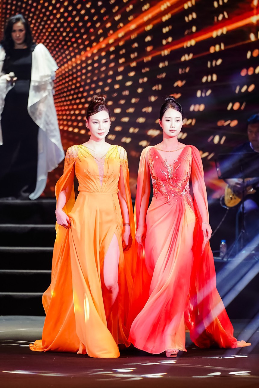 Thanh Hương Bùi 'hóa thân' nàng thơ trong đêm nhạc Ngô Thuỵ Miên - Ảnh 9.