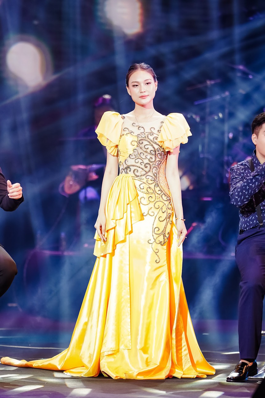 Thanh Hương Bùi 'hóa thân' nàng thơ trong đêm nhạc Ngô Thuỵ Miên - Ảnh 11.