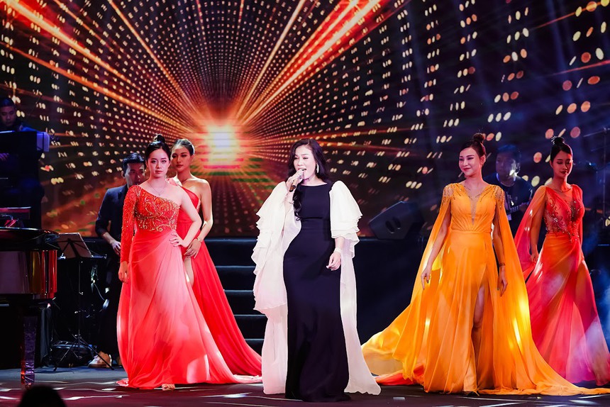 Thanh Hương Bùi 'hóa thân' nàng thơ trong đêm nhạc Ngô Thuỵ Miên - Ảnh 7.