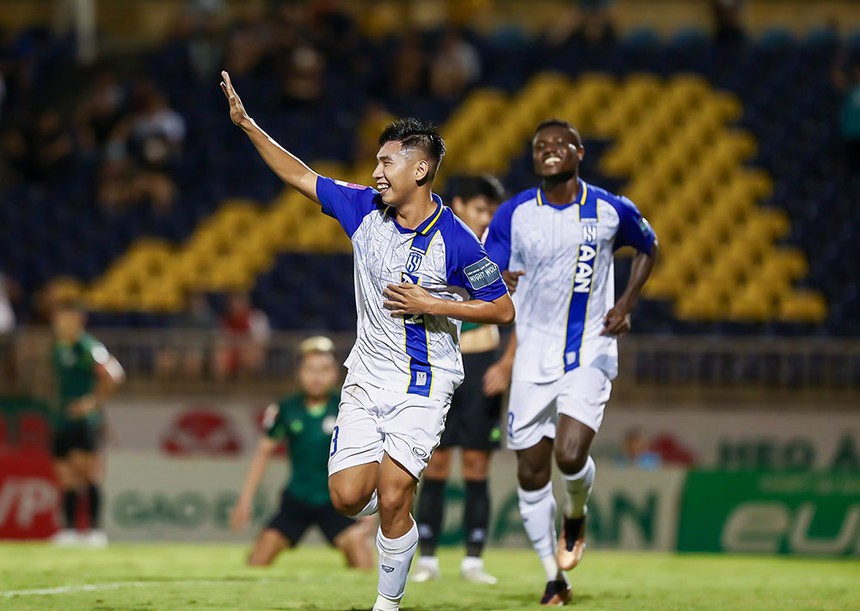 Ngôi sao U23 Việt Nam trả giá ở SLNA - Ảnh 1.