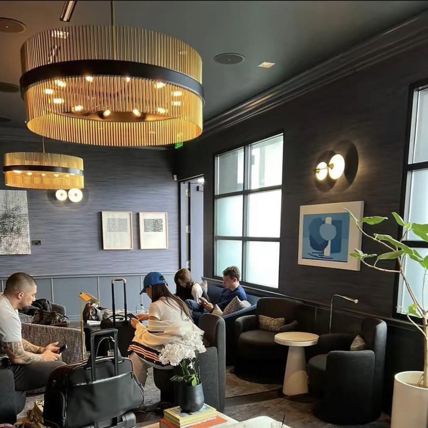 Bạn trai tin đồn của Lisa Blackpink và cuộc chiến giành khối tài sản thừa kế 222 tỷ USD - Ảnh 2.