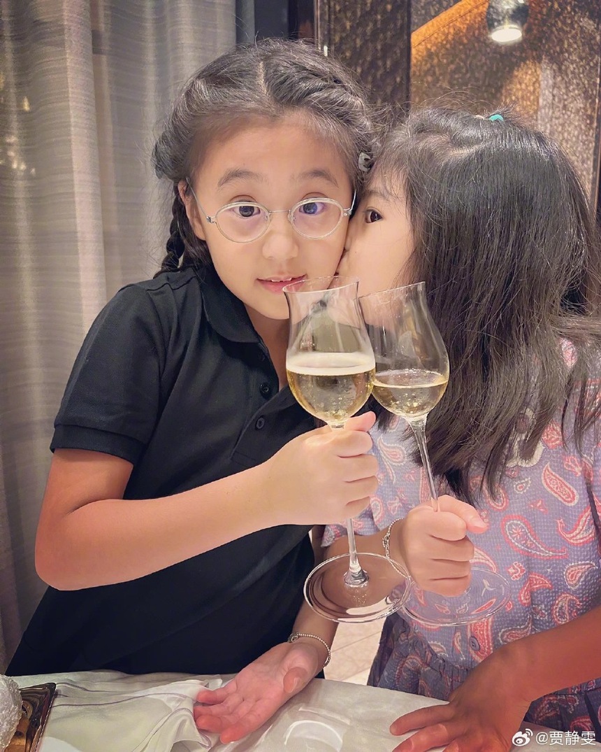 Giả Tịnh Văn đăng ảnh bên chồng trẻ kém tuổi, nhan sắc mệt mỏi gây chú ý - Ảnh 3.