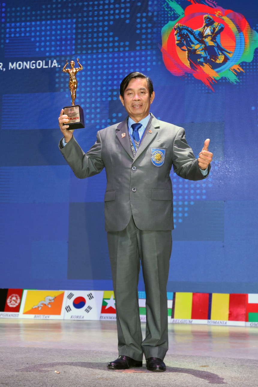 Người thầy đặc biệt giành hàng trăm HCV của lực sĩ Lý Đức, Phạm Văn Mách: Gần 40 năm theo nghề, tuổi 71 vẫn miệt mài cống hiến cho thể hình Việt Nam - Ảnh 2.