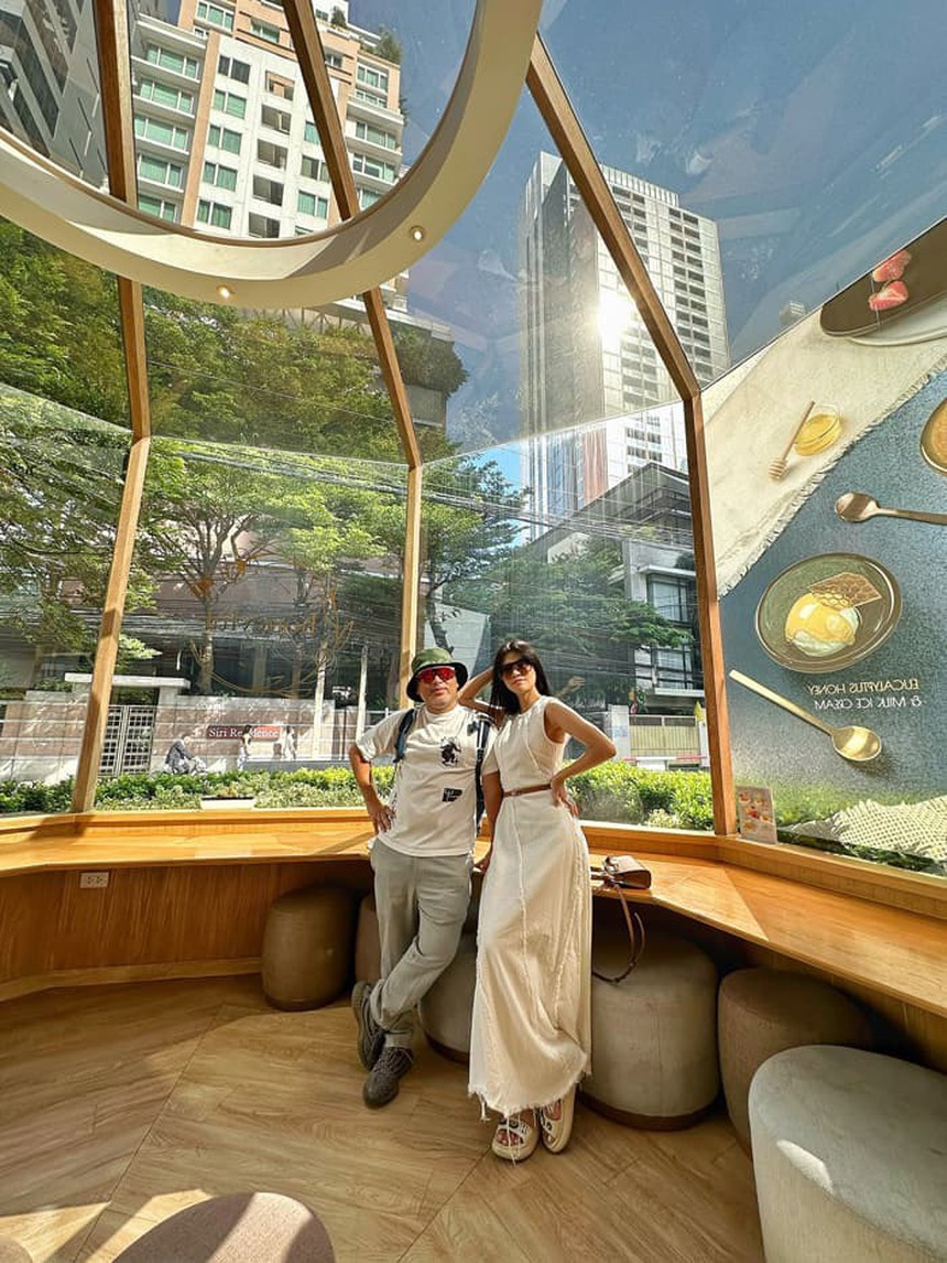 Sao Việt 15/8: Tiểu Vy rộ tin đồn hẹn hò với tài từ Thái Lan, Trấn Thành - Hari Won mừng khai trương nhà hàng của Trường Giang - Ảnh 3.