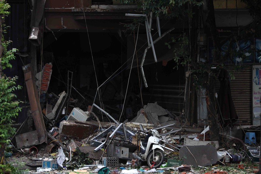 Bốn người bị thương trong vụ nổ bình ga ở phố Yên Phụ, Hà Nội - Ảnh 1.