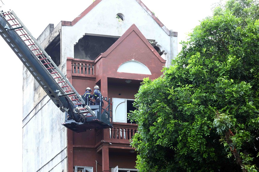 Bốn người bị thương trong vụ nổ bình ga ở phố Yên Phụ, Hà Nội - Ảnh 4.