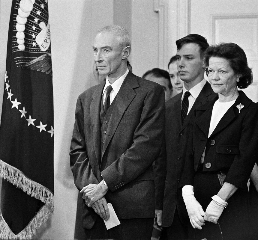 Một Oppenheimer khác xa trên màn ảnh - Ảnh 5.