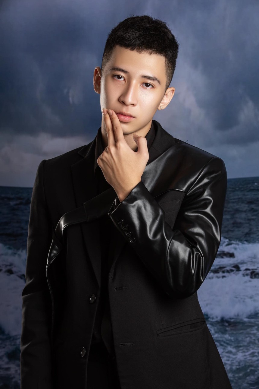 MV 'Rượu mừng hóa người dưng': Âm nhạc theo thời đại - Ảnh 5.