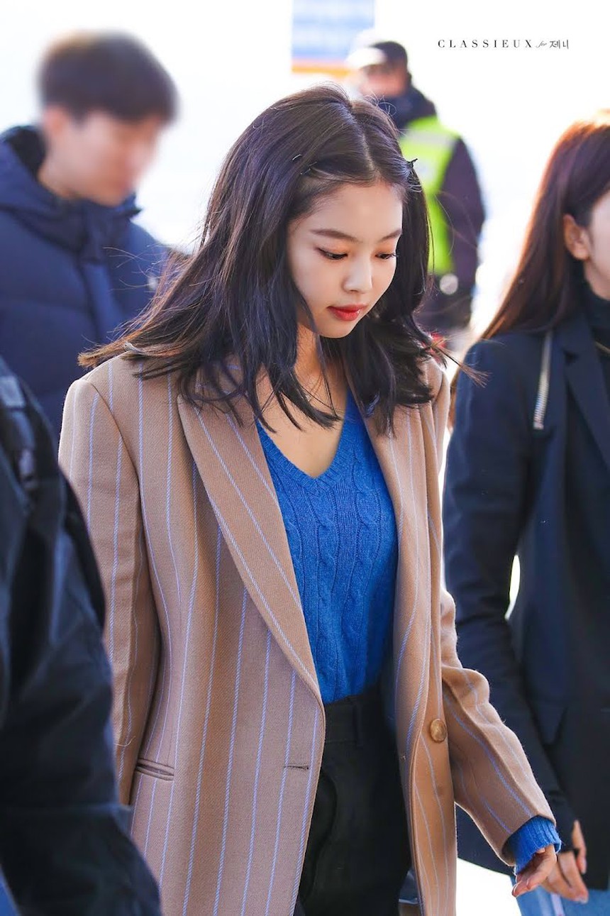 Thời trang sân bay thăng hạng theo năm tháng của Jennie Blackpink - Ảnh 13.