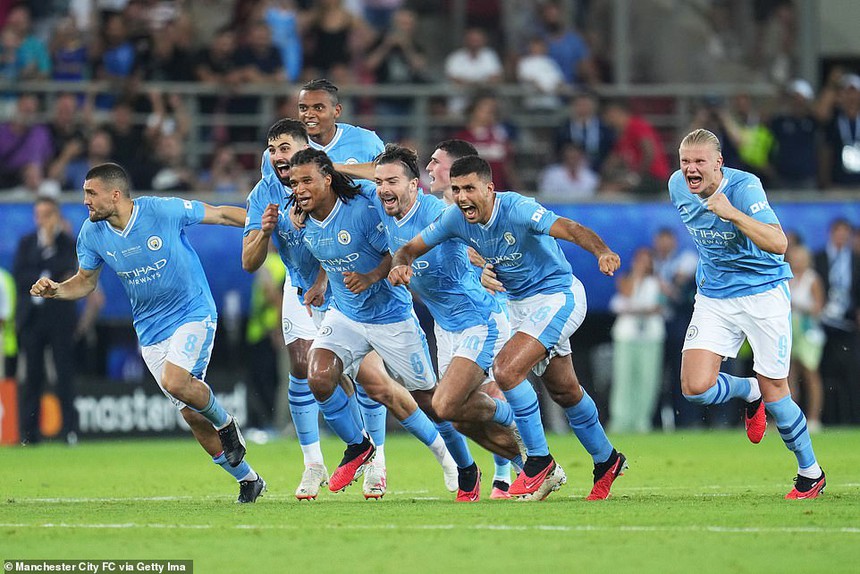 Thắng kịch tính Sevilla trên loạt 'đấu súng', Man City lần đầu giành Siêu cúp châu Âu - Ảnh 6.