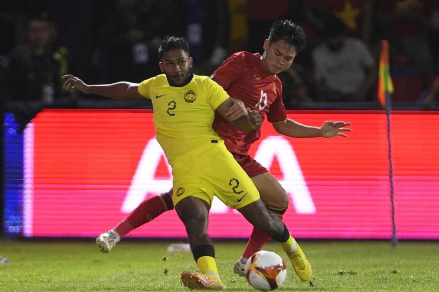 Tin nóng bóng đá Việt tối 24/11: Cầu thủ CAHN chưa quen với HLV Gong, Văn Toàn chụp ảnh 'cưới' - Ảnh 6.