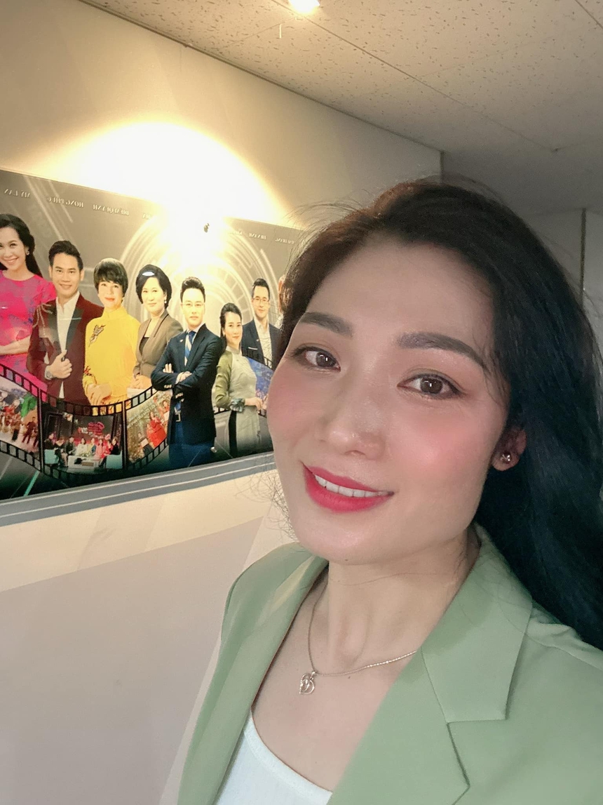 Hoa khôi bóng chuyền Phạm Thị Yến khoe nhan sắc đằm thắm đến ngỡ ngàng ở tuổi U40 - Ảnh 3. Hoa khôi bóng chuyền Phạm Thị Yến khoe nhan sắc đằm thắm đến ngỡ ngàng ở tuổi U40 - Ảnh 3.