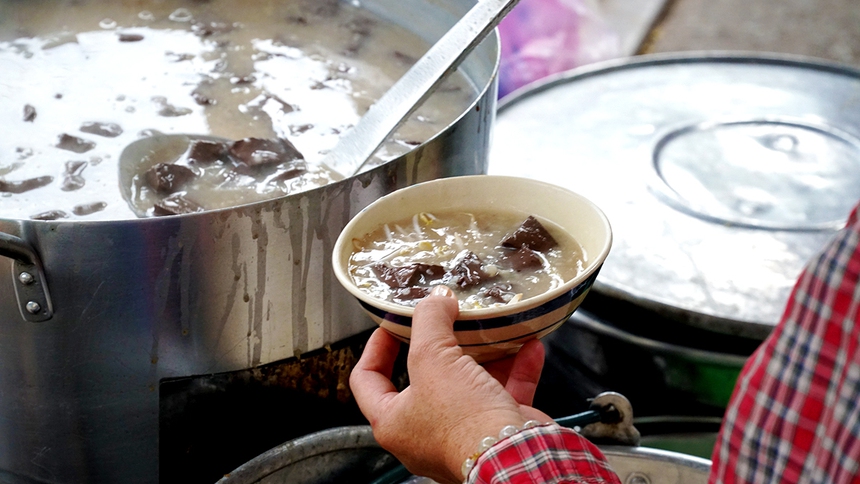 Những quán ăn rẻ nhất Sài Gòn, dù thế nào cũng bán dưới 10 nghìn đồng, chất lượng "bao no" - Ảnh 7.