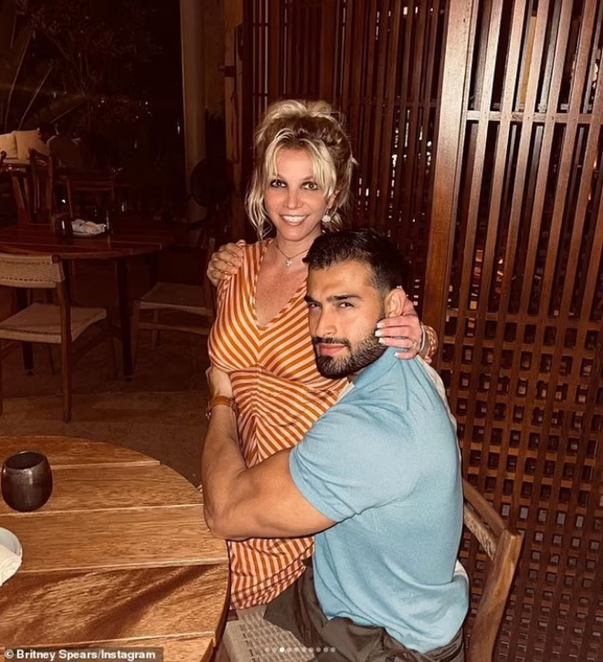 Sam Asghari đang 'đe dọa công khai thông tin cực kỳ đáng xấu hổ' về Britney Spears - Ảnh 3.