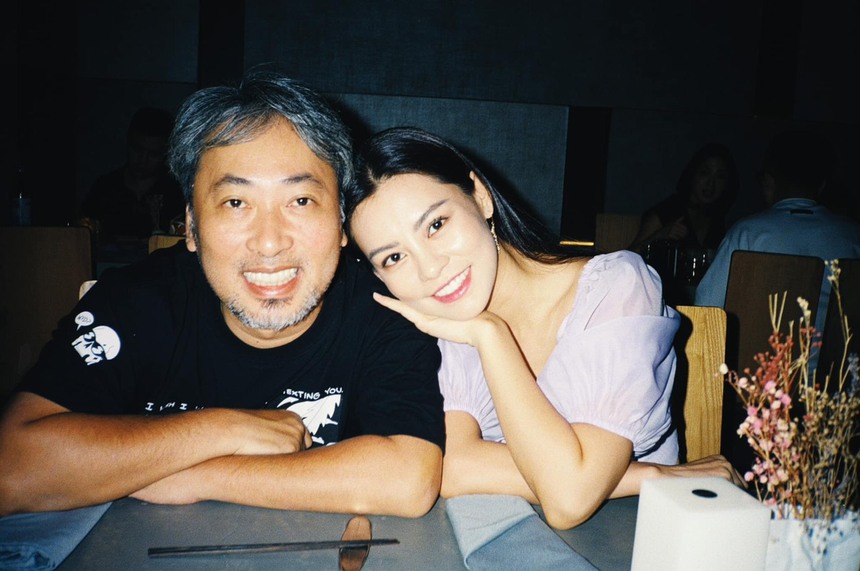 Sao Việt 17/8: Minh Hằng được xin chữ kí khi đi khám thai, Vợ chồng Bình An - Phương Nga khoe ảnh 'đi phượt' - Ảnh 5.