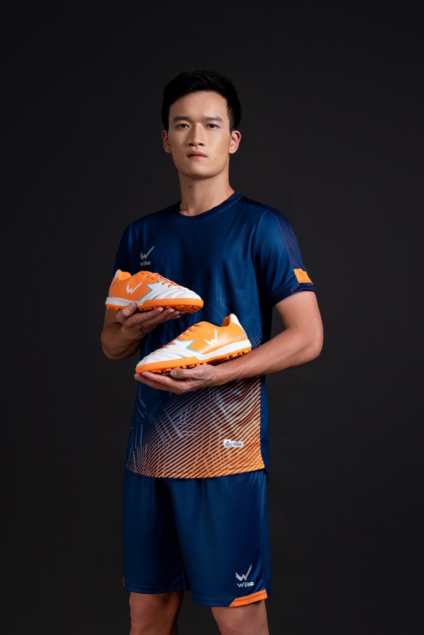 Văn Hậu, Hoàng Đức cùng Wika ra mắt giày thi đấu - Ảnh 3.