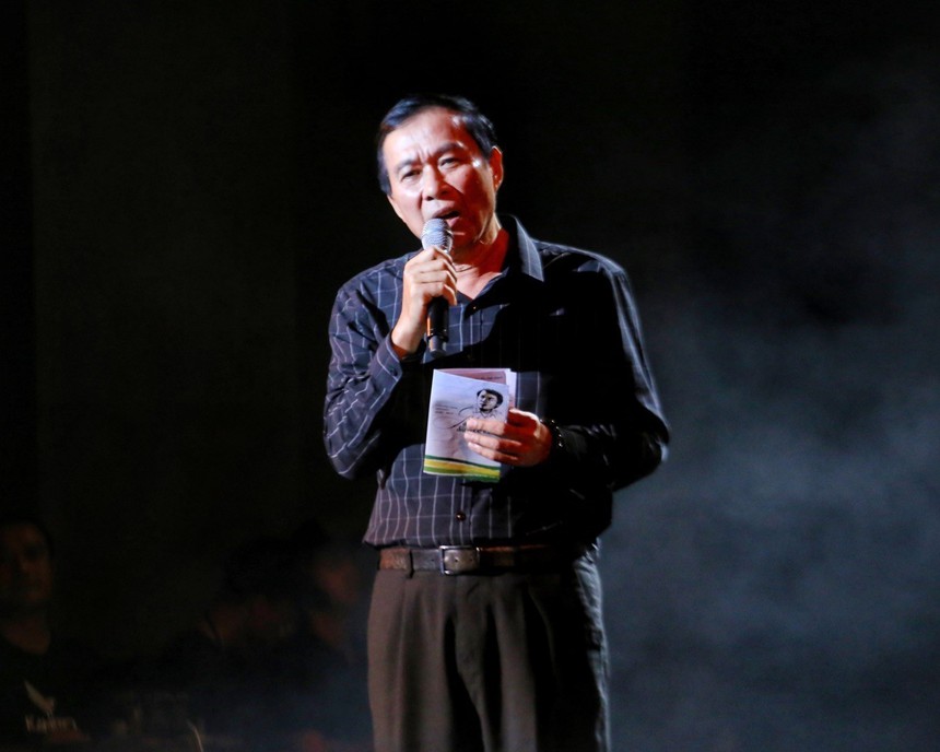 Xúc động đêm thơ nhạc kịch 'Gió và tình yêu thổi trên đất nước tôi' - Ảnh 2.