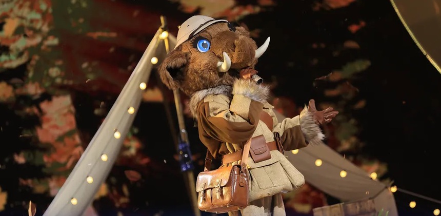 Ca sĩ mặt nạ 2: Vôi Bản Đôn gây sốt, liệu có phải Quốc Thiên? - Ảnh 1.