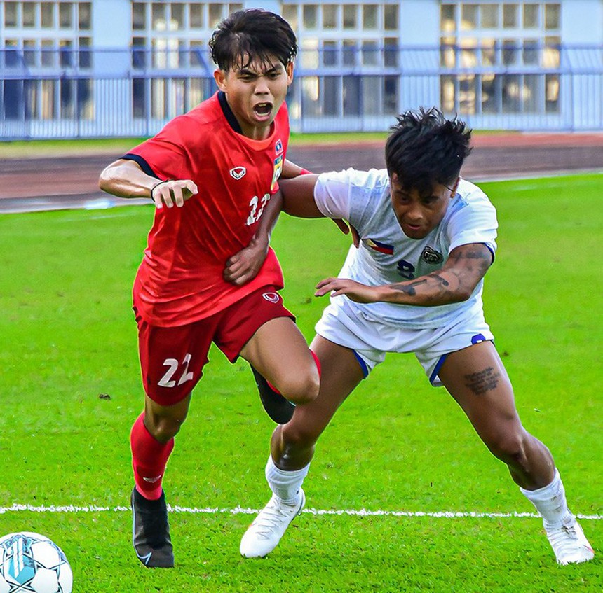 U23 Philippines và U23 Lào tự níu chân nhau, U23 Việt Nam chưa đá đã rộng cửa bán kết - Ảnh 3.