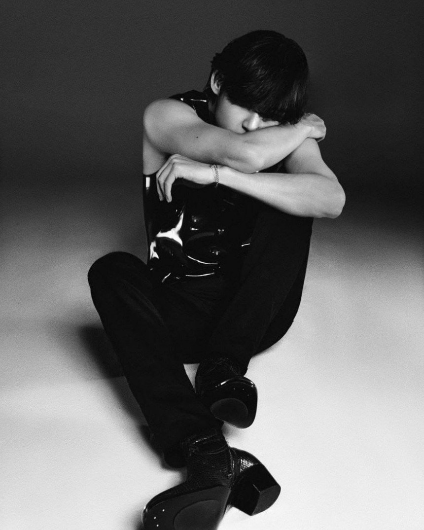 V BTS là nam ca sĩ solo thứ 2 sau Elton John lên bìa tạp chí 'POP' của Anh - Ảnh 11.