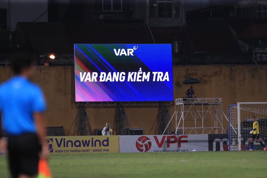 FIFA bất ngờ hỗ trợ thêm hai xe VAR cho bóng đá Việt Nam - Ảnh 2. FIFA bất ngờ hỗ trợ thêm hai xe VAR cho bóng đá Việt Nam - Ảnh 2.