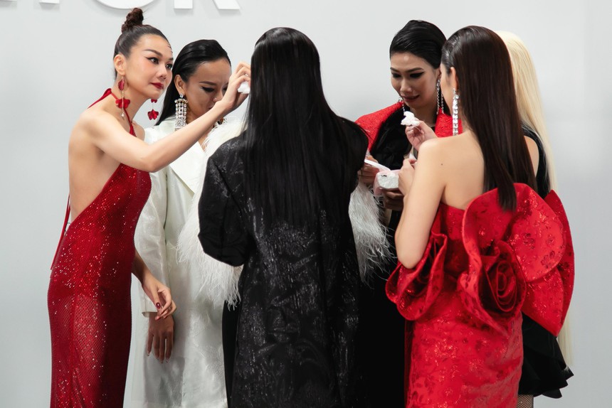 Thanh Hằng bất lực khi nhìn 2 "gà chiến" ra về ngay ngày đầu ra quân - Ảnh 7. Thanh Hằng bất lực khi nhìn 2 "gà chiến" ra về ngay ngày đầu ra quân - Ảnh 7.