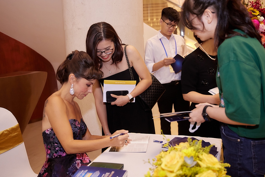 Nghệ sĩ danh tiếng quốc tế thăng hoa trong 'Hòa nhạc Giao hưởng Tháng Tám' - Ảnh 9.