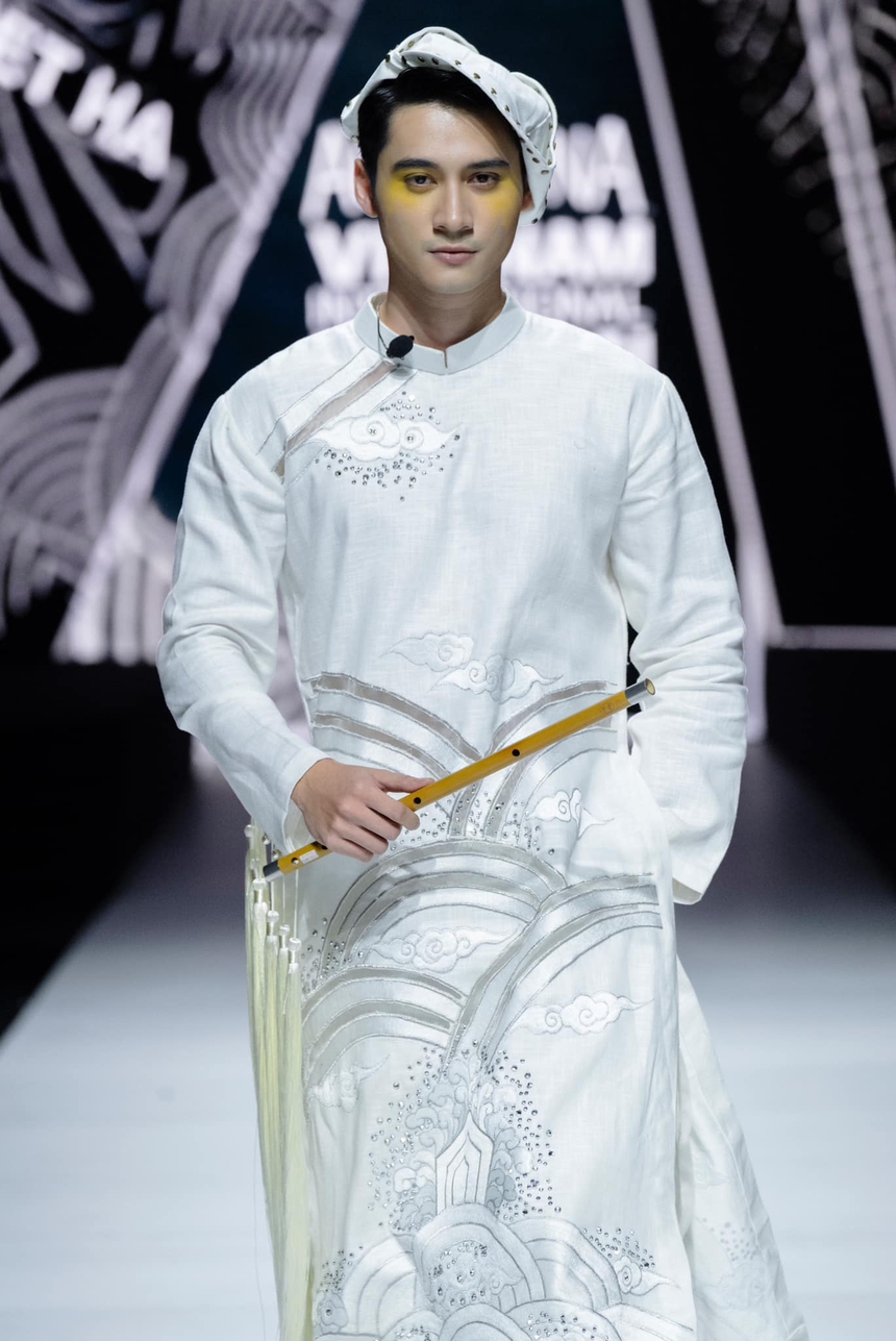 Hương Liên - Tuấn Ngọc hẹn hò: Huấn luyện viên đối đầu thành "sui gia" - Ảnh 6. Hương Liên - Tuấn Ngọc hẹn hò: Huấn luyện viên đối đầu thành "sui gia" - Ảnh 6.