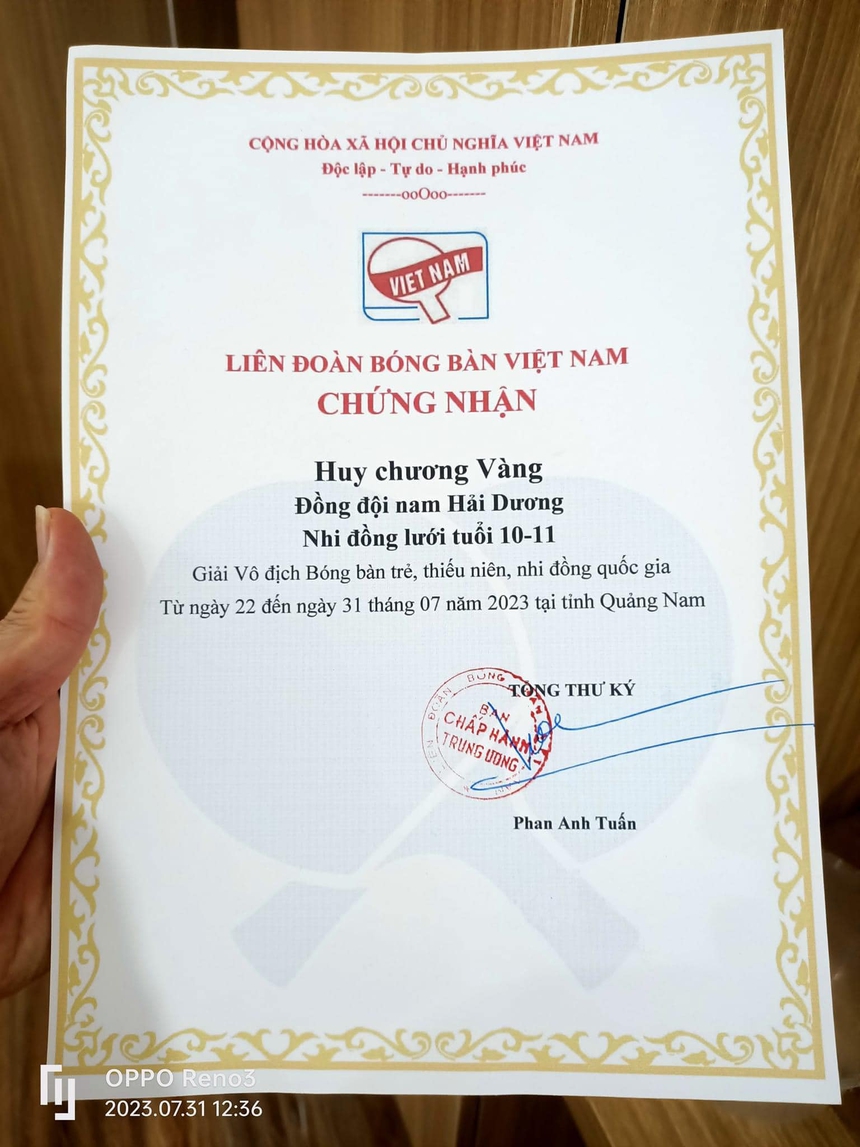 Sốc với giải bóng bàn quốc gia cho tài năng trẻ: Bị chê nhếch nhác, giấy chứng nhận gạch xóa, viết tay - Ảnh 4.