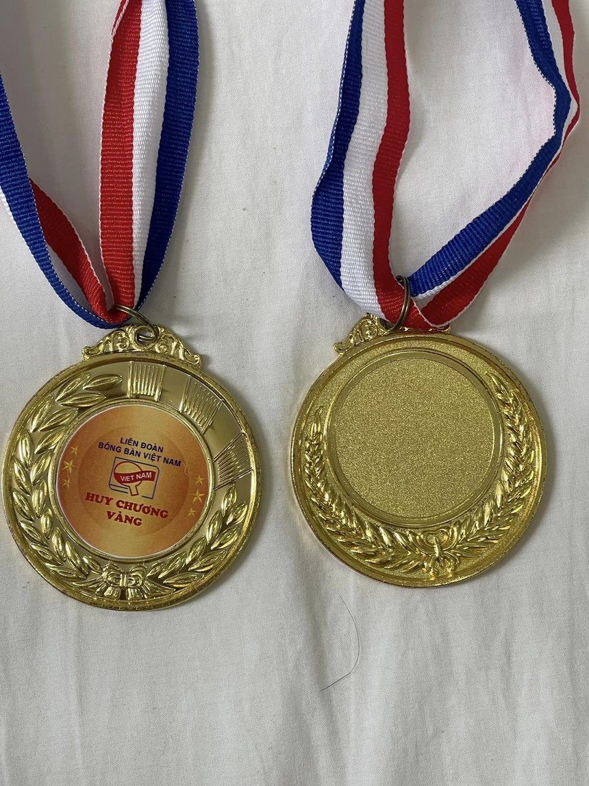 Sốc với giải bóng bàn quốc gia cho tài năng trẻ: Bị chê nhếch nhác, giấy chứng nhận gạch xóa, viết tay - Ảnh 4.