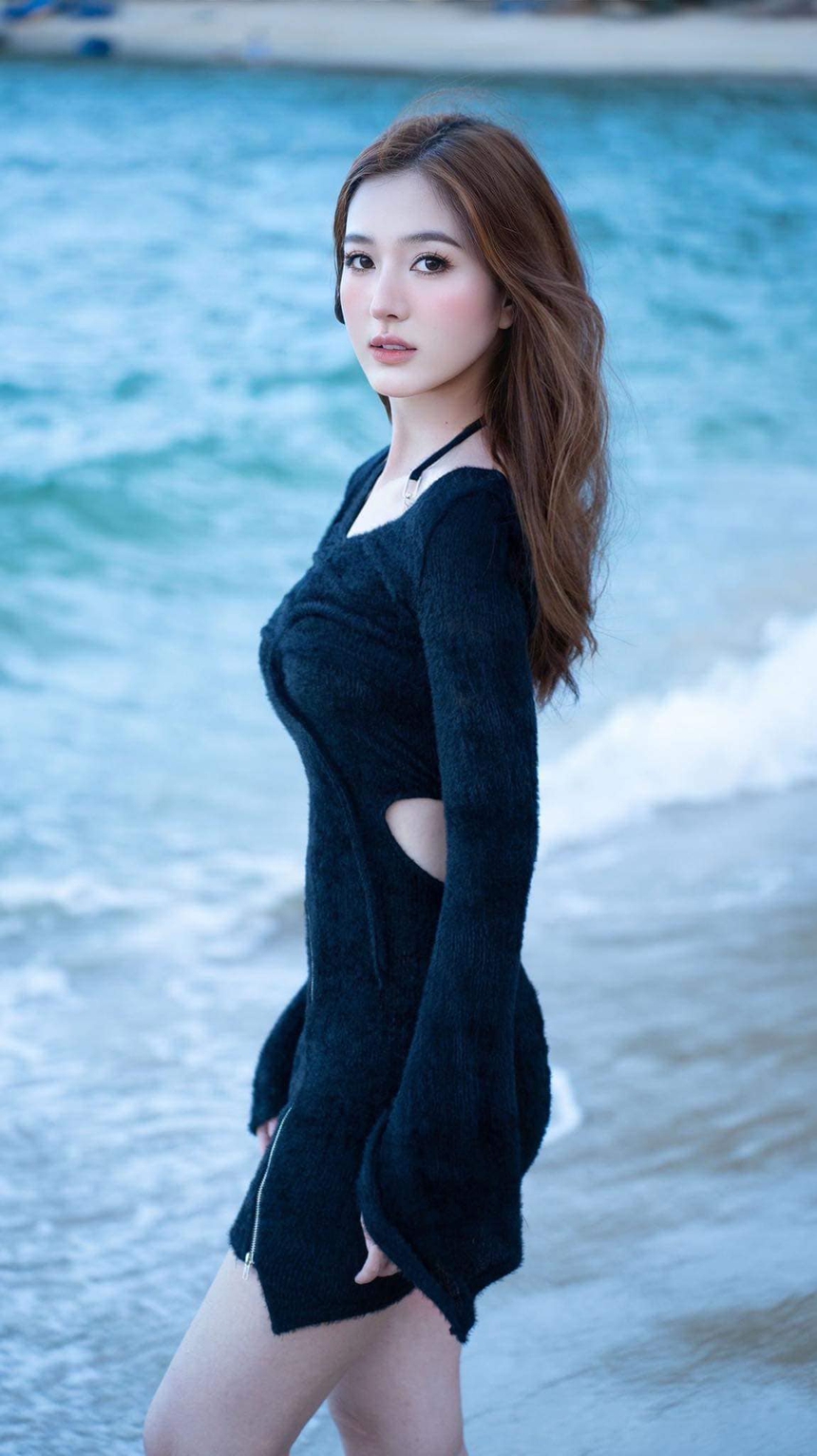 Đám hỏi Hồ Quang Hiếu: Nhà trai chèo ghe đi hỏi vợ, cô dâu vòng vàng đeo trĩu cổ - Ảnh 9. Đám hỏi Hồ Quang Hiếu: Nhà trai chèo ghe đi hỏi vợ, cô dâu vòng vàng đeo trĩu cổ - Ảnh 9.