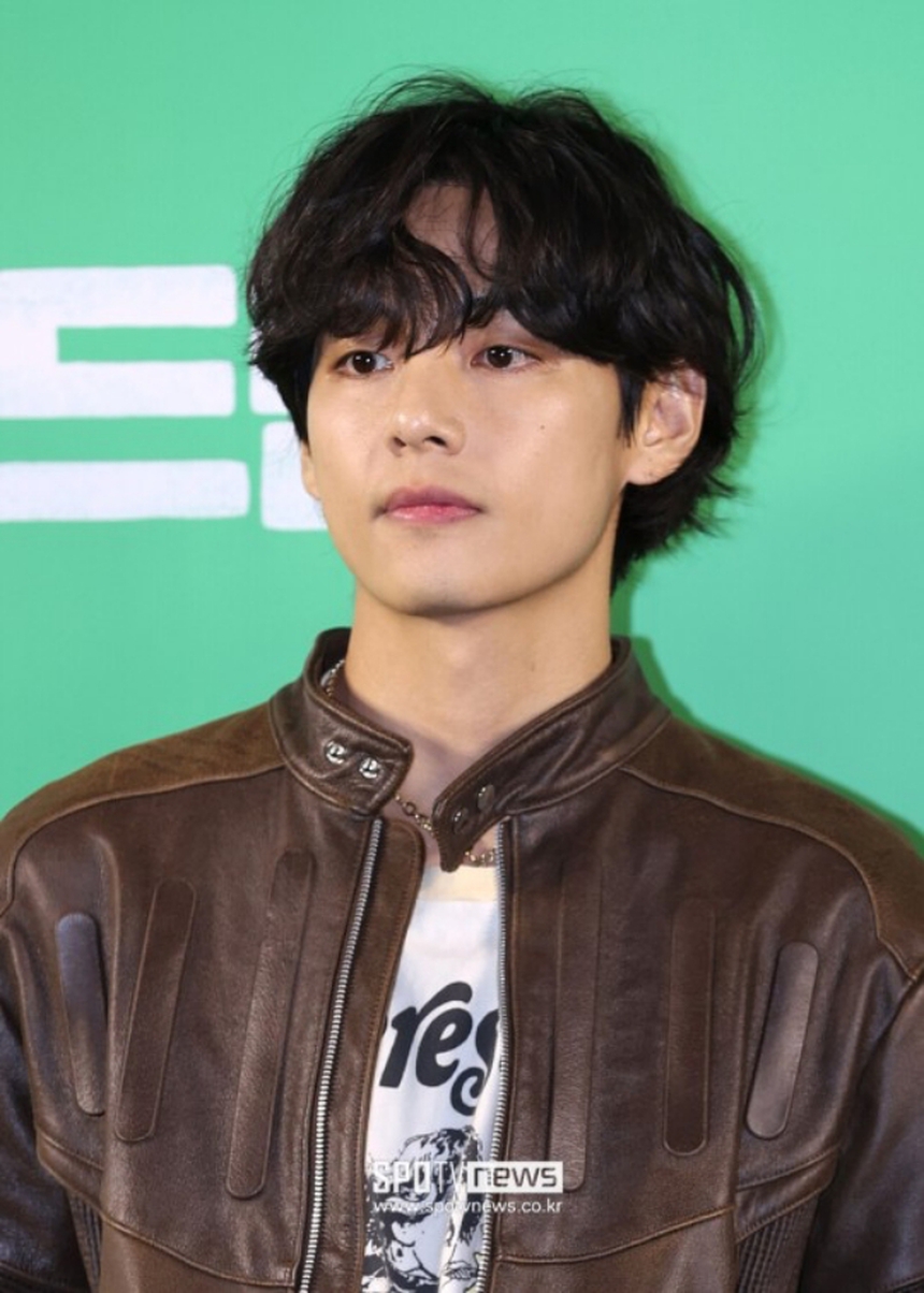 V BTS bắt tay với nhà sản xuất nổi tiếng phát hành album solo - Ảnh 1.