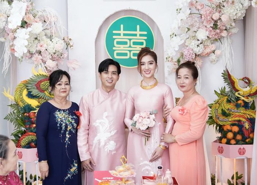 Sao Việt 2/8: Minh Hằng khoe ảnh đi du lịch trước khi lâm bồn, Hồ Quang Hiếu điển trai trong đám hỏi với vợ trẻ  - Ảnh 2.