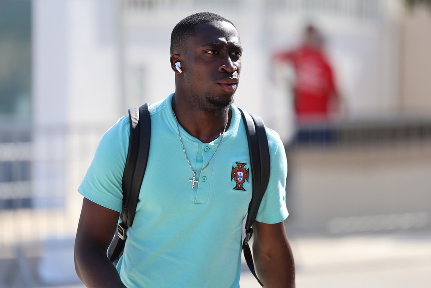 Tin nóng bóng đá tối 2/8: Ten Hag loại một cầu thủ MU để trao tân binh số áo ưa thích - Ảnh 5.