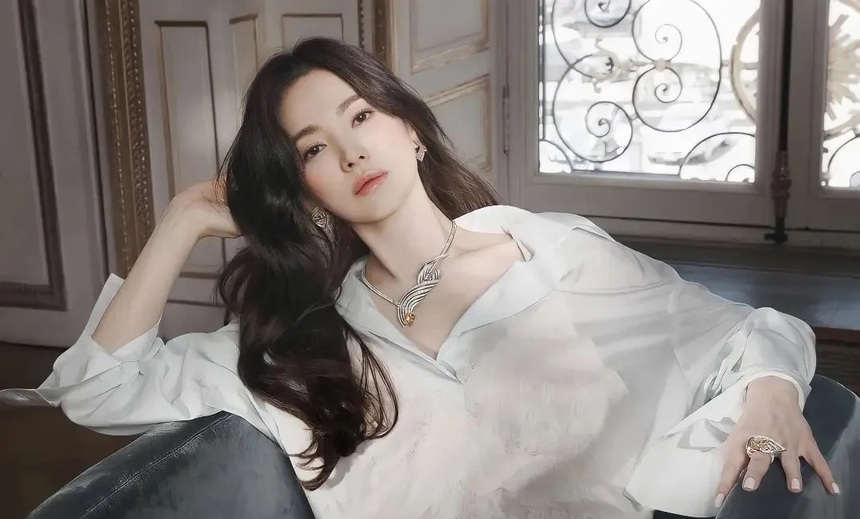 Song Hye Kyo nói về hành trình diễn xuất và cuối cùng được sự công nhận ở độ tuổi 40 - Ảnh 1. Song Hye Kyo nói về hành trình diễn xuất và cuối cùng được sự công nhận ở độ tuổi 40 - Ảnh 1.