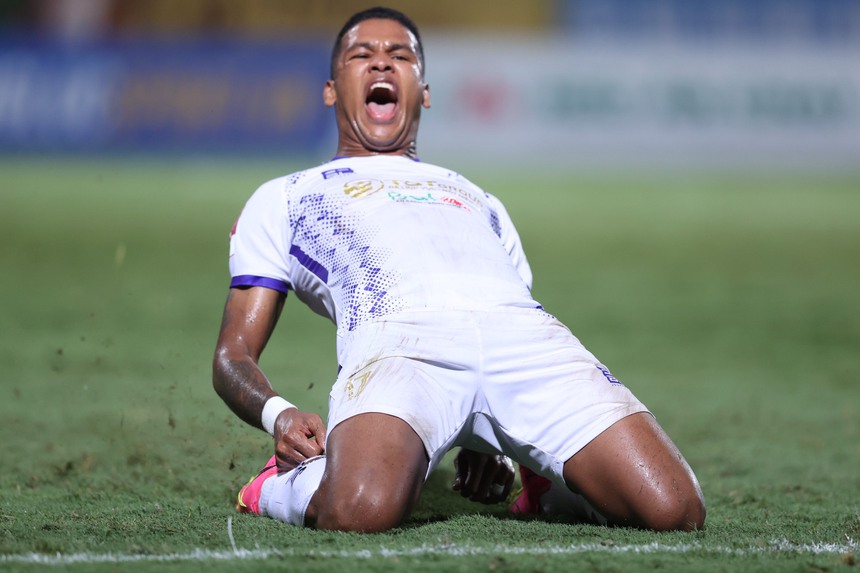 "Thợ săn siêu phẩm" đưa Hà Nội FC lên đỉnh cao V-League - Ảnh 5. "Thợ săn siêu phẩm" đưa Hà Nội FC lên đỉnh cao V-League - Ảnh 5.