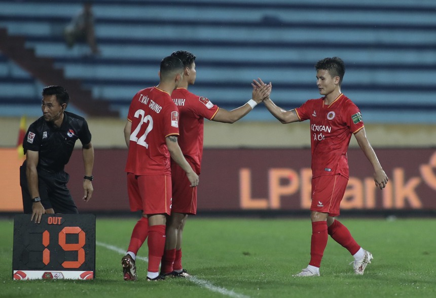 Nam Định giúp Quang Hải thở phào cùng Công An Hà Nội - Ảnh 2.