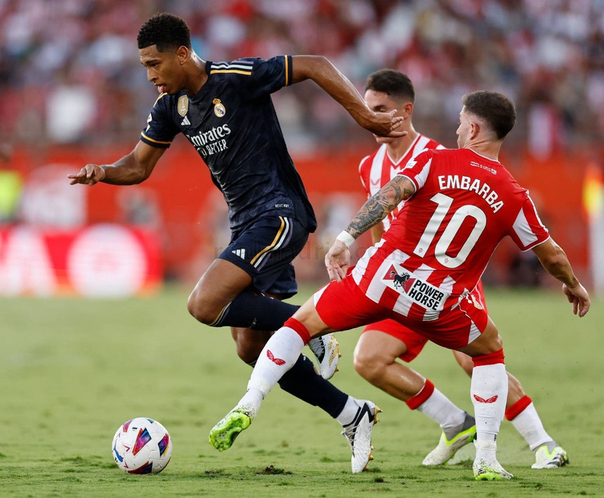 Bellingham ghi 2 bàn cùng 1 kiến tạo giúp Real Madrid đánh chiếm ngôi đầu La Liga - Ảnh 3. Bellingham ghi 2 bàn cùng 1 kiến tạo giúp Real Madrid đánh chiếm ngôi đầu La Liga - Ảnh 3.