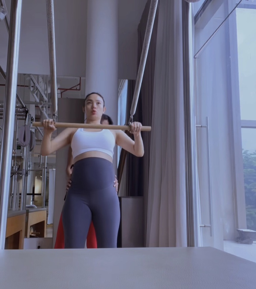 Sao Việt 20/8: Đông Nhi sắp ra MV mới, Tuấn Hưng nịnh vợ đầy ngọt ngào - Ảnh 1.