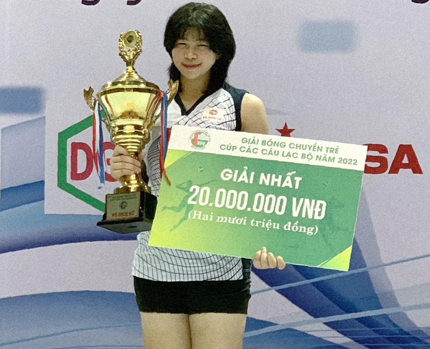 ‘Búa máy’ 19 tuổi vừa ra mắt tuyển Việt Nam, đập bóng sấm sét, được ca ngợi là hậu duệ của chủ công nổi tiếng - Ảnh 4.