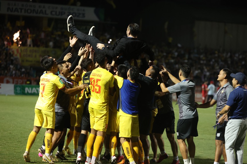 Bùi Tiến Dũng sút hỏng luân lưu, Viettel ngậm ngùi nhìn Thanh Hóa đoạt Cúp quốc gia - Ảnh 4. Bùi Tiến Dũng sút hỏng luân lưu, Viettel ngậm ngùi nhìn Thanh Hóa đoạt Cúp quốc gia - Ảnh 4.