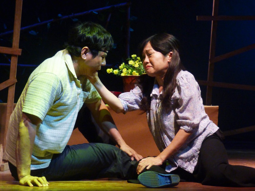 Kịch 'Trả lại lia thia' - chông chênh chuộc tội - Ảnh 1.