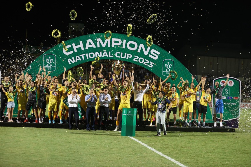 Cựu sao Viettel đá quả 11m quyết định giúp Thanh Hóa đăng quang nghẹt thở - Ảnh 4. Cựu sao Viettel đá quả 11m quyết định giúp Thanh Hóa đăng quang nghẹt thở - Ảnh 4.