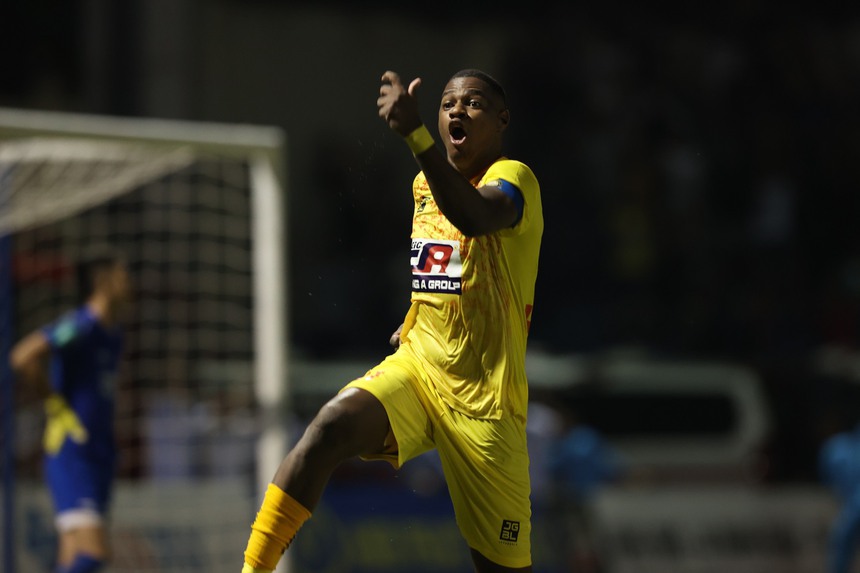 Cựu sao Viettel đá quả 11m quyết định giúp Thanh Hóa đăng quang nghẹt thở - Ảnh 8. Cựu sao Viettel đá quả 11m quyết định giúp Thanh Hóa đăng quang nghẹt thở - Ảnh 8.