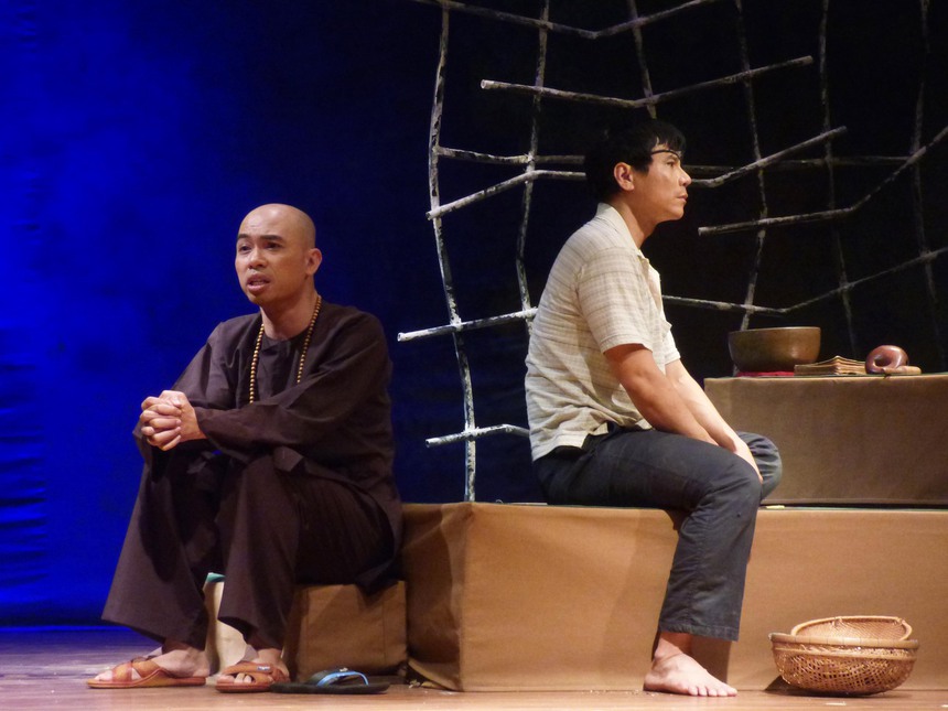 Kịch 'Trả lại lia thia' - chông chênh chuộc tội - Ảnh 2.