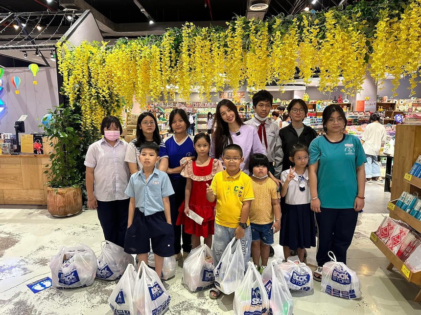 Sao Việt 20/8: Đông Nhi sắp ra MV mới, Tuấn Hưng nịnh vợ đầy ngọt ngào - Ảnh 6.